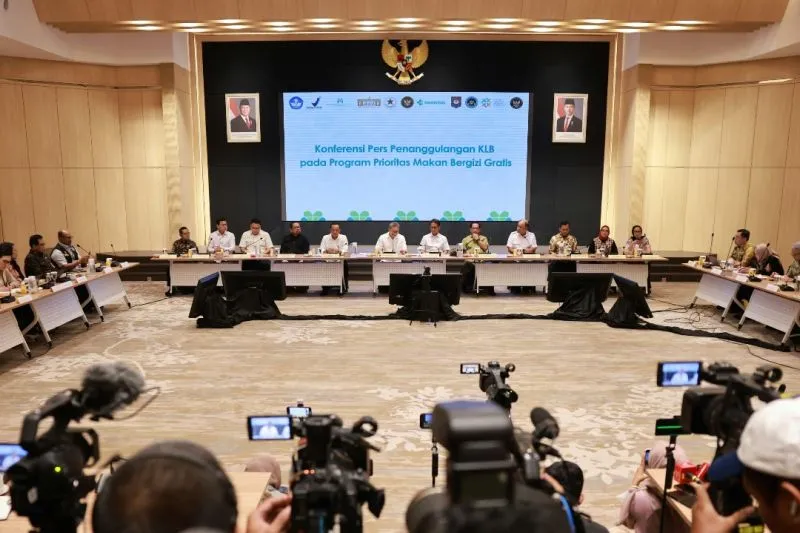 Pemerintah merespons kejadian luar biasa (KLB) keracunan pada program Makan Bergizi Gratis (MBG)