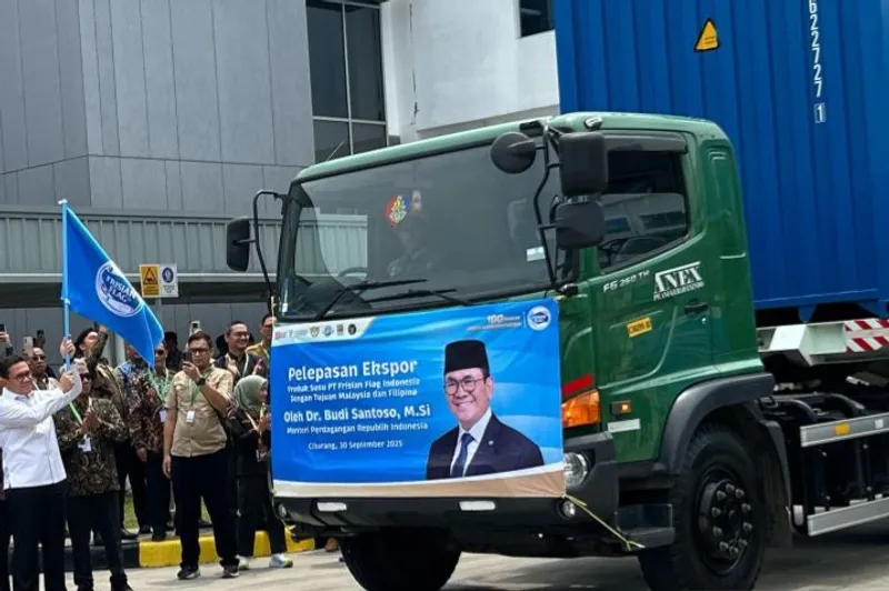 Menteri Perdagangan (Mendag) Budi Santoso melepas ekspor produk susu senilai Rp1,7 miliar