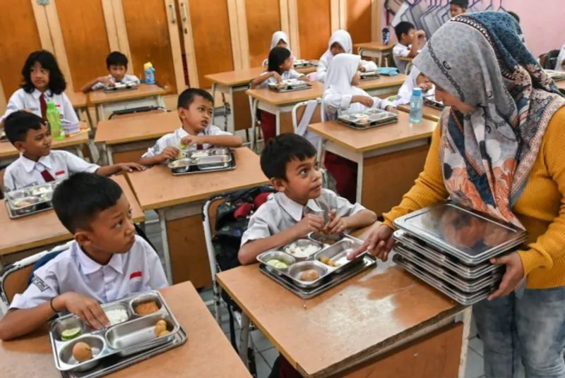  program makan bergizi gratis (MBG) kepada 580 siswa sekaligus