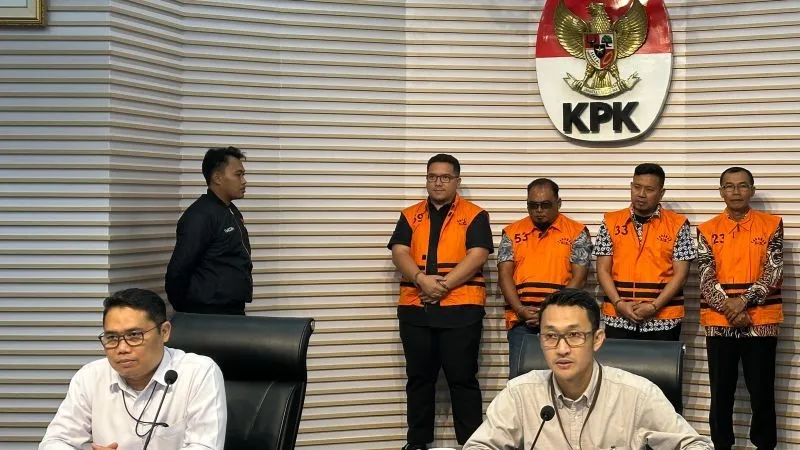 empat dari 21 tersangka kasus dana hibah Jawa Timur