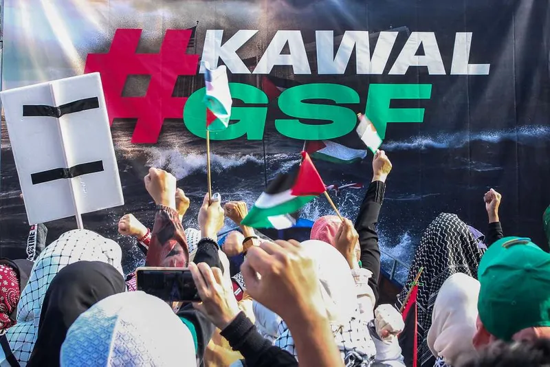 antarafoto-aksi-kawal-gsf-bantuan-gaza-di-jakarta-1759499822-1