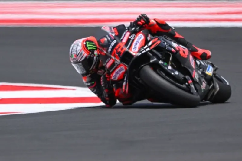 Pembalap Aprilia Racing Marco Bezzecchi menjadi yang tercepat 