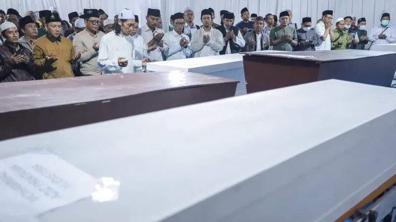 doa bersama untuk korban runtuhnya bangunan mushala Pondok Pesantren (Ponpes) Al Khoziny 