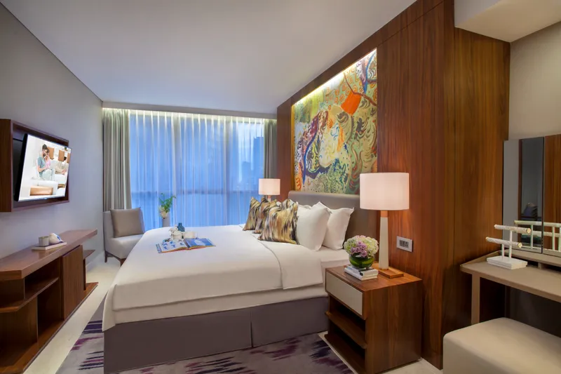 Ascott Sudirman Jakarta menghadirkan 192 unit
hunian yang dirancang dengan apik, mulai dari
studio hingga unit tiga kamar tidur yang luas.
Dilengkapi fasilitas gaya hidup seperti kolam
renang rooftop dan lounge sarapan, serta ruang
pertemuan dan fasilitas bisnis yang fleksibel,
properti ini menawarkan keseimbangan sempurna
antara kebutuhan kerja dan waktu bersantai.