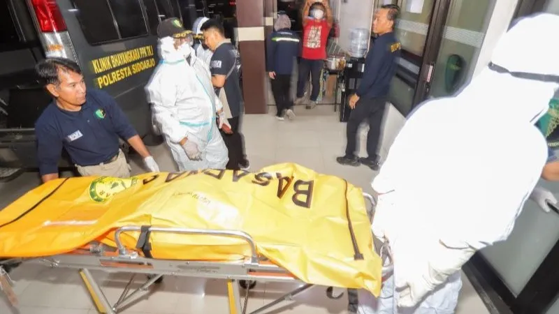 Jenazah korban Ponpes Al Khoziny yang diidentifikasi di RS Bhayangkara Polda Jatim