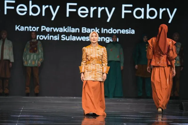 Ketua Dewan Kerajinan Nasional Daerah (Dekranasda) Sulteng Sry Nirwanti Bahasoan