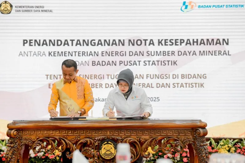 Menteri ESDM Bahlil Lahadalia (kiri) dan Kepala BPS Amalia Adininggar Widyasanti