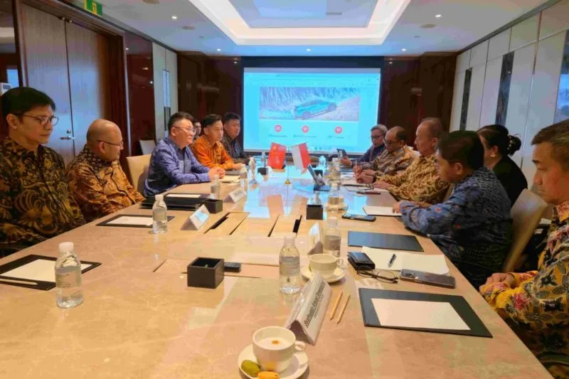 Menteri Perindustrian Agus Gumiwang Kartasasmita 