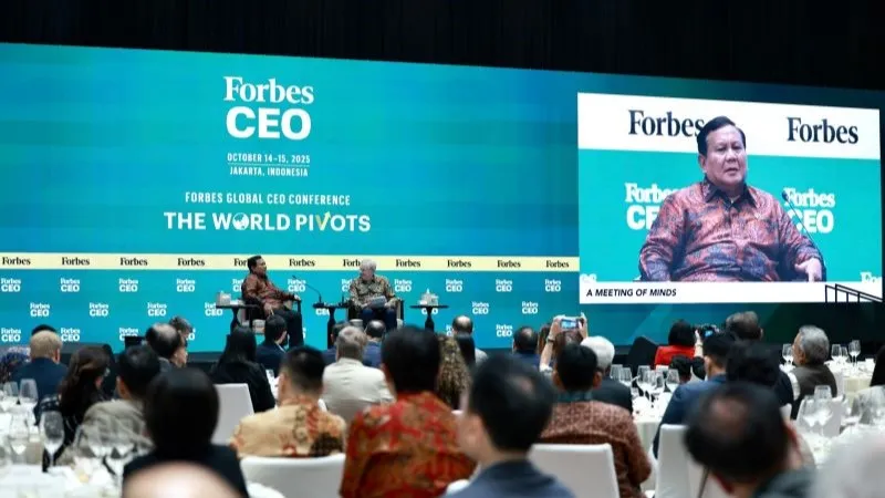 Presiden Prabowo Subianto (kiri) dan Pemimpin Utama Grup Forbes, Steve Forbes 