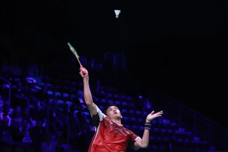 Pebulu tangkis tunggal putra Indonesia Jonatan Christie Pebulu tangkis tunggal putra Indonesia Jonatan Christie pada pertandingan babak perempat final Denmark Open 2025 di Jynske Arena, Jumat (17/10/2025). Jojo memetik kemenangan dramatis atas tunggal China Li Shi Feng lewat rubber gim 21-18, 21-23, 21-17. (ANTARA/HO-PBSI)