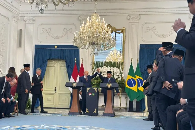 Presiden Brazil Luiz Inácio Lula da Silva (kiri) dan Presiden Pranowo Subianto