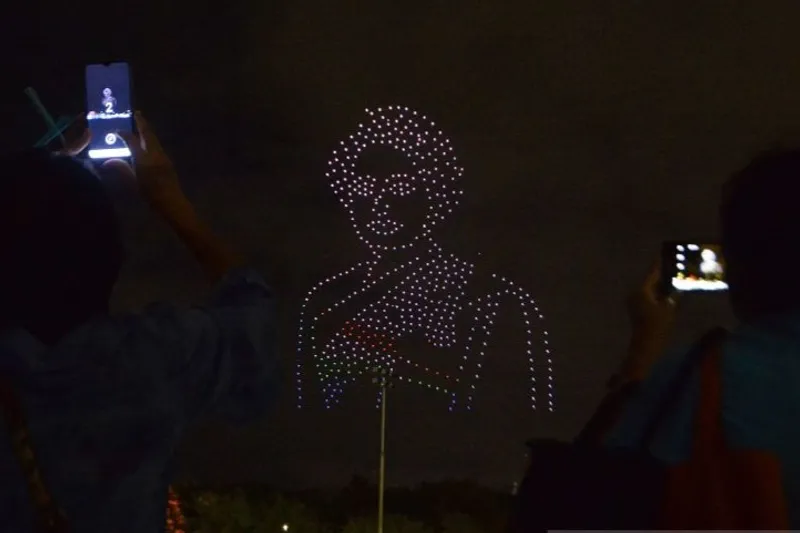 drone pada sebuah acara untuk merayakan ulang tahun ke-88 Ibu Suri Thailand, Ratu Sirikit