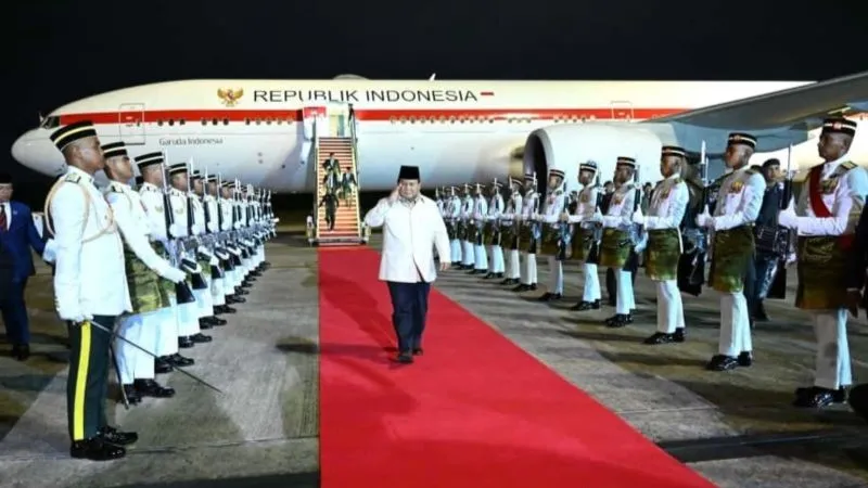 Presiden Prabowo Subianto tiba di Pangkalan Udara TUDM Subang di Selangor