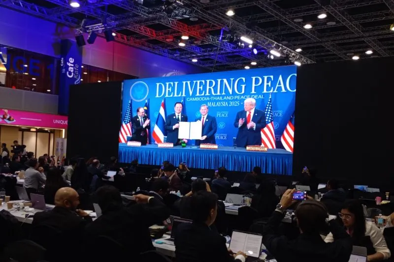 penandatangan kesepakatan damai Thailand dan Kamboja