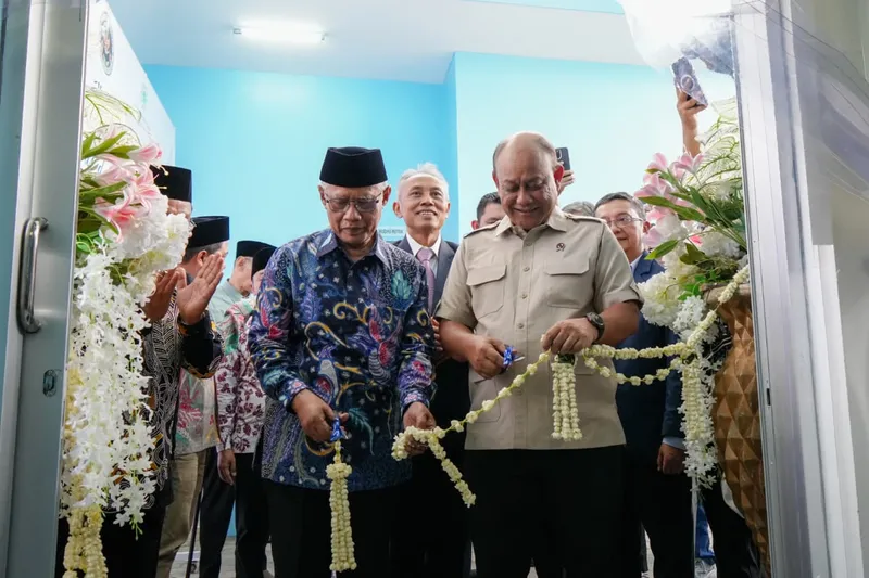 Kepala BGN Dadan Hindayana bersama Ketua Umum Pimpinan Pusat Muhammadiyah Haedar Nashir 