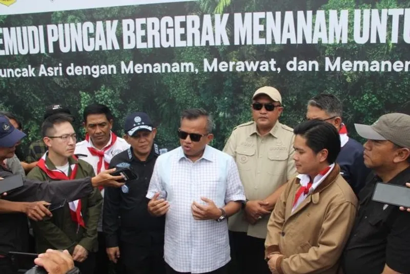 Anggota DPR RI Mulyadi, Bupati Bogor Rudy Susmanto dan Direktur Utama PT Eiger Ekowisata