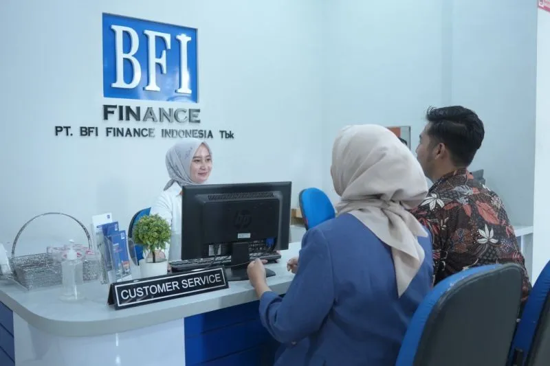 Petugas BFI Finance Indonesia