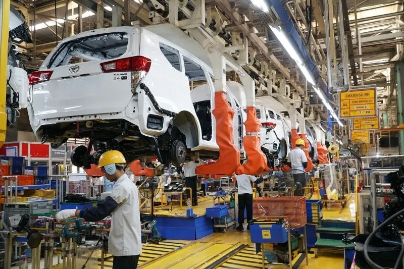 Proses perakitan mobil di Toyota Motor Manufacturing Indonesia 