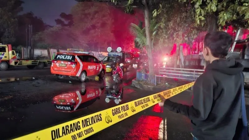 lokasi kebakaran yang berawal dari truk tangki BBM yang mengalami kecelakaan di Cianjur