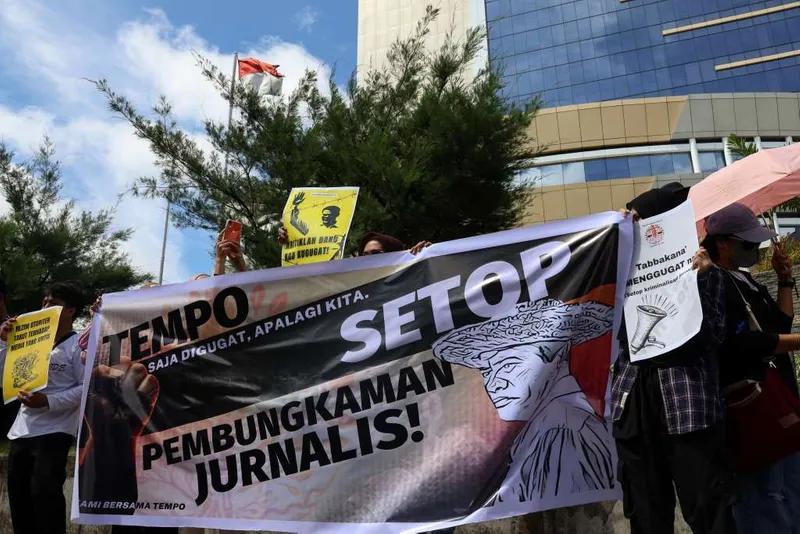 antarafoto-aksi-solidaritas-jurnalis-di-makassar-1762251929-1