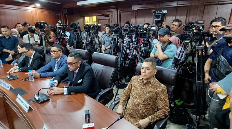 Nafa Urbach, Eko Purnomo, Ahmad Sahroni, Kadir dan Uya Kuya dalam Sidang MKD DPR