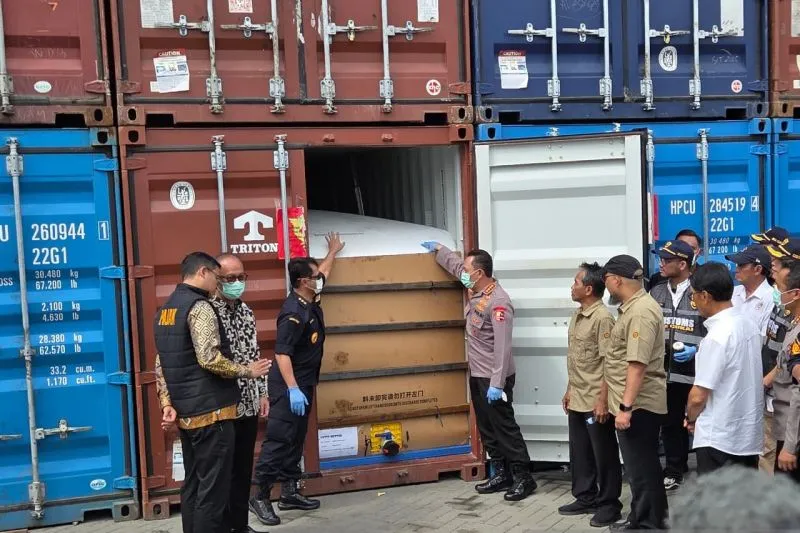 Direktorat Jenderal Bea dan Cukai (DJBC) menyita 87 kontainer berisi produk turunan kelapa sawit 