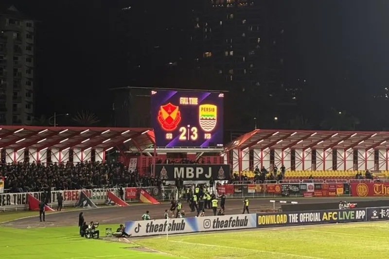 Persib Bandung melawan Selangor FC