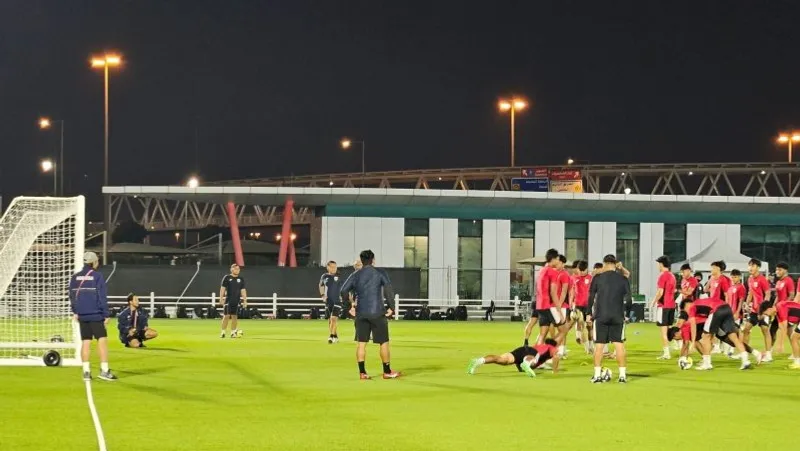 Timnas Indonesia U17 menjalani latihan di Lapangan latihan Stadion Al Thumama, Doha