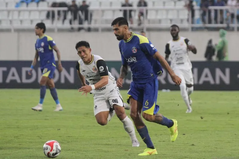 Pesepak bola Arema FC, Sneyder Julian Guevara Munoz 