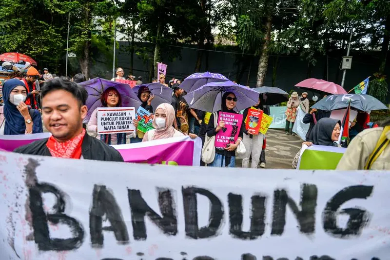 antarafoto-aksi-krisis-iklim-di-bandung-1763272941-1