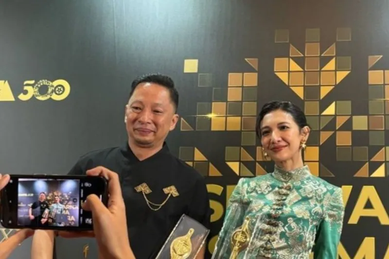 Aktor Ringgo Agus Rahman (kiri) dan aktris Sheila Dara Aisha 