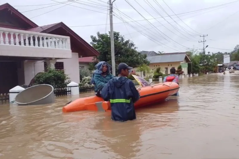 Warga korban banjir di Kota Solok, Sumatera Barat 