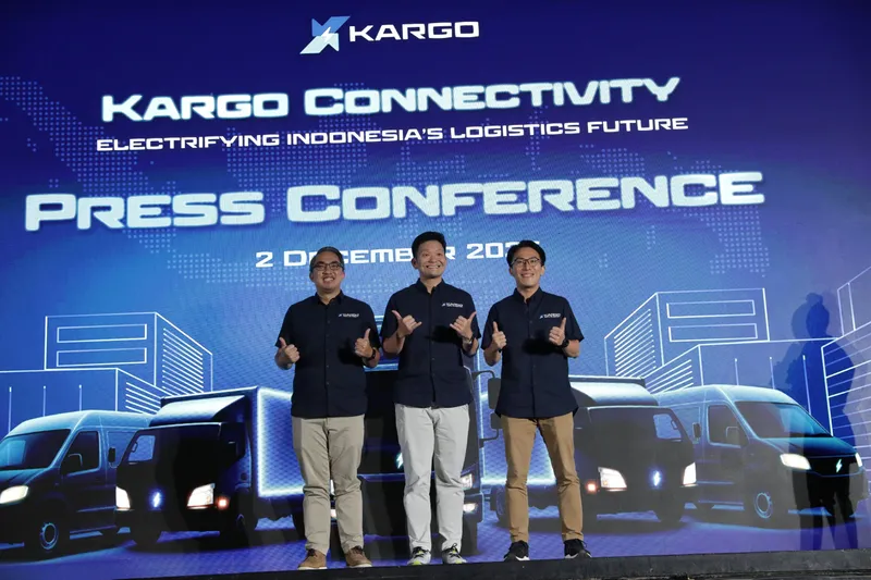 Foto 1 - (Tengah)Tiger Fang - CEO dan Pendiri Kargo Tech (Kiri) Marselinus Erick