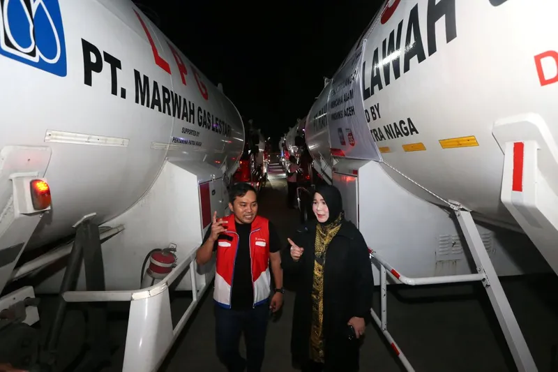 antarafoto-pengangkutan-lpg-untuk-wilayah-terdampak-bencana-di-aceh-1765031825-1