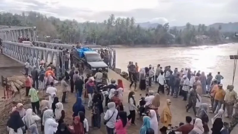 Jembatan Bailey di Sungai Teupin Mane dari wilayah Aceh Tengah menuju Bireuen