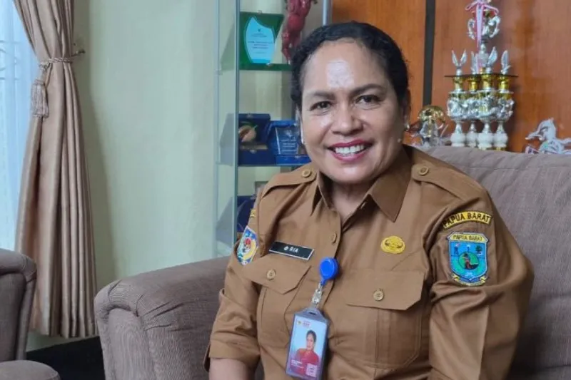 Kepala Disdukcapil Provinsi Papua Barat dr Ria Maria Come