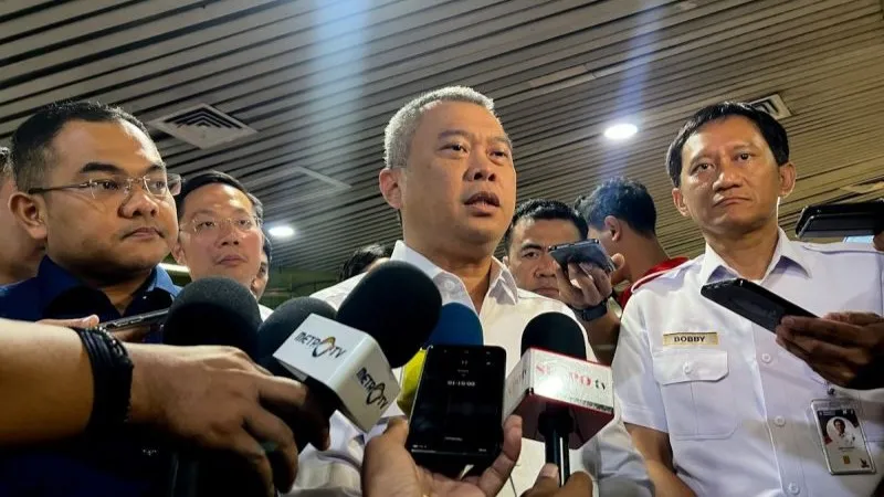 Menteri Perhuhungan Dudy Purwagandhi 