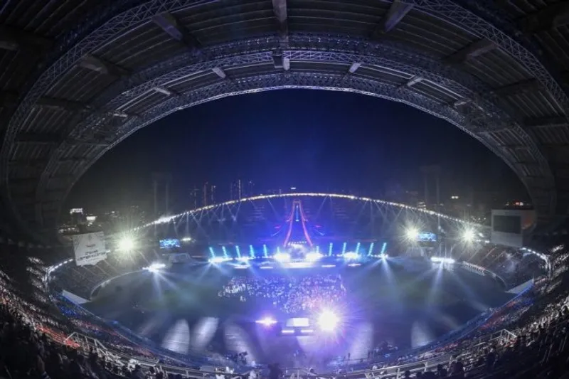 Suasana pesta kembang api saat upacara Penutupan SEA Games 2025 