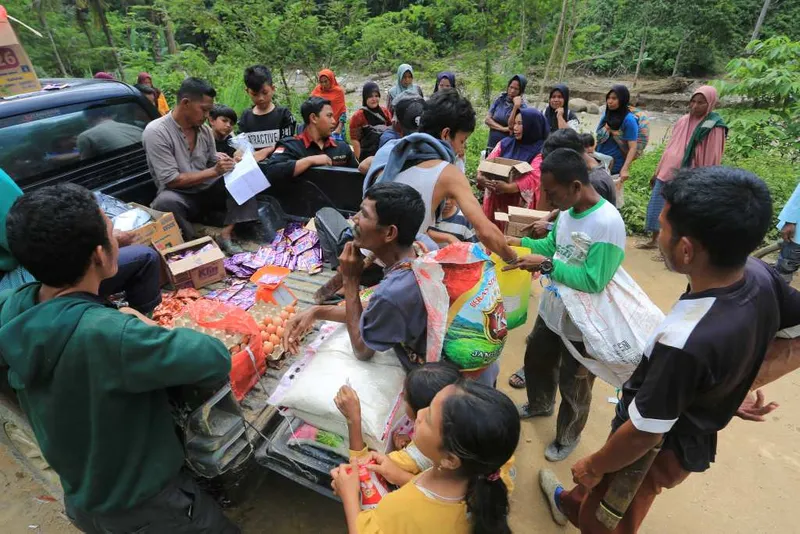 antarafoto-pembagian-bantuan-bagi-warga-pedalaman-gayo-lues-1766404726-1