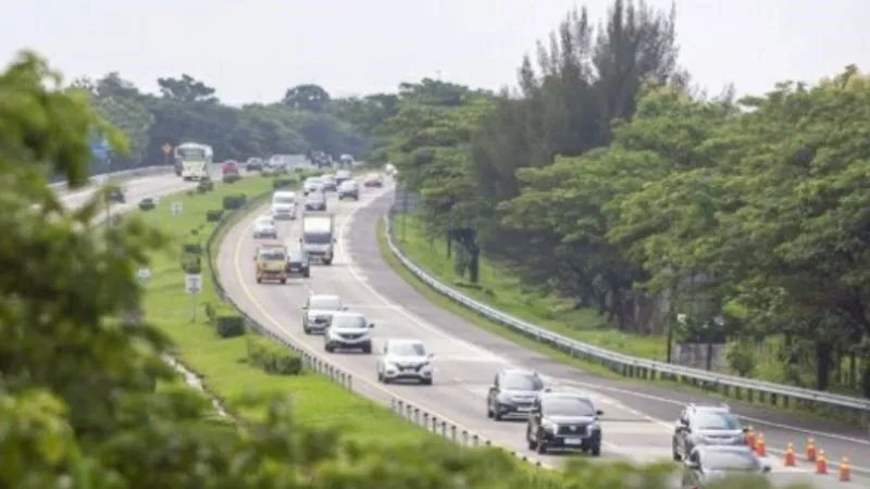 Arus lalu lintas di ruas Tol Cipali
