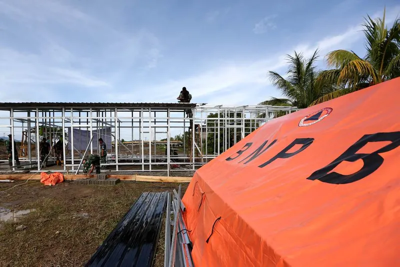 antarafoto-pembangunan-huntara-korban-bencana-banjir-pidie-jaya-1766653777-1