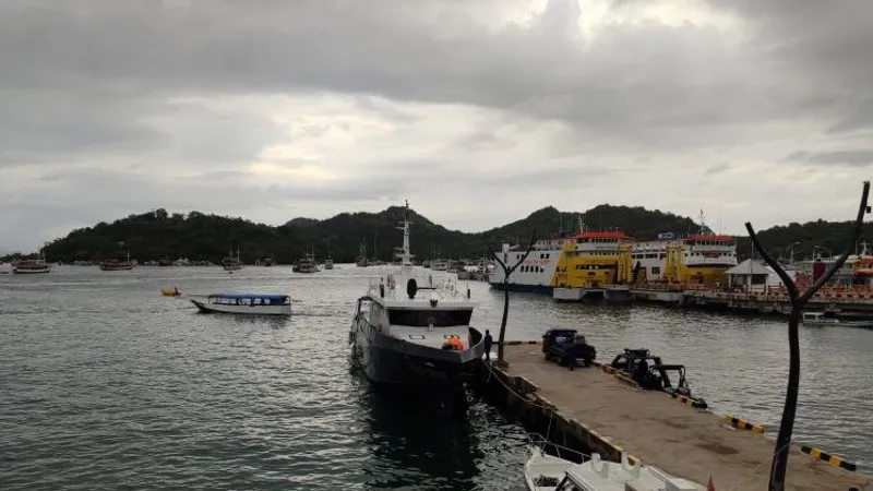 Suasana perairan laut Labuan Bajo