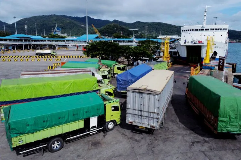 Kemenhub ingatkan truk sumbu tiga patuhi pembatasan operasional 