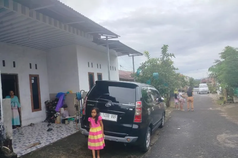 Sejumlah warga Lubuk Basung, Kabupaten Agam 