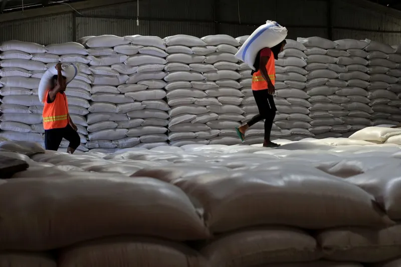 antarafoto-stok-beras-untuk-daerah-terdampak-bencana-sumatra-1767009316-1