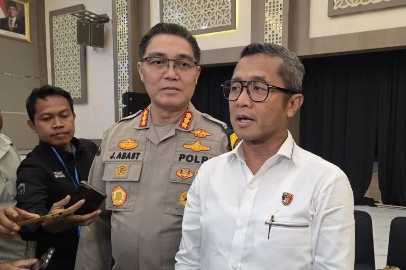 Kabid Humas Polda Jatim Kombes Pol Jules Abraham Abast