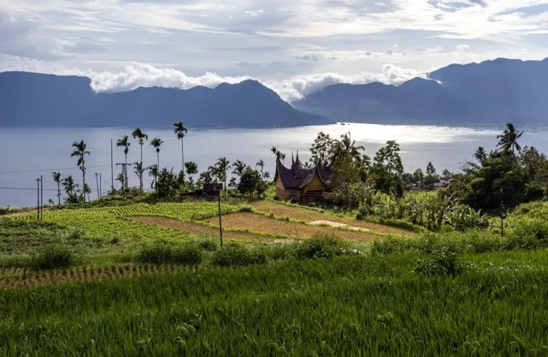 Lanskap Danau Maninjau di Kabupaten Agam, 