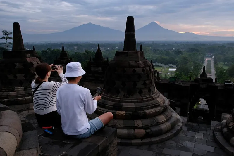 antarafoto-wisata-matahari-terbit-di-borobudur-1767246930-1