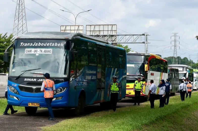 pemeriksaan kelaikan bus yang dilakukan jajaran Kementerian Perhubungan 