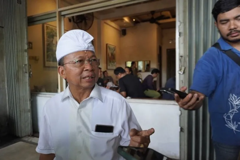 Gubernur Bali Wayan Koster 